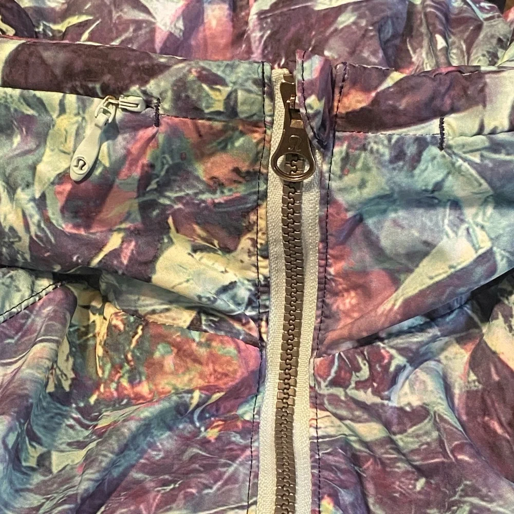 🟣 Lululemon Pack It Up Jacket – Size 6 – Abstract Multicolor Print - Picture 7 of 7